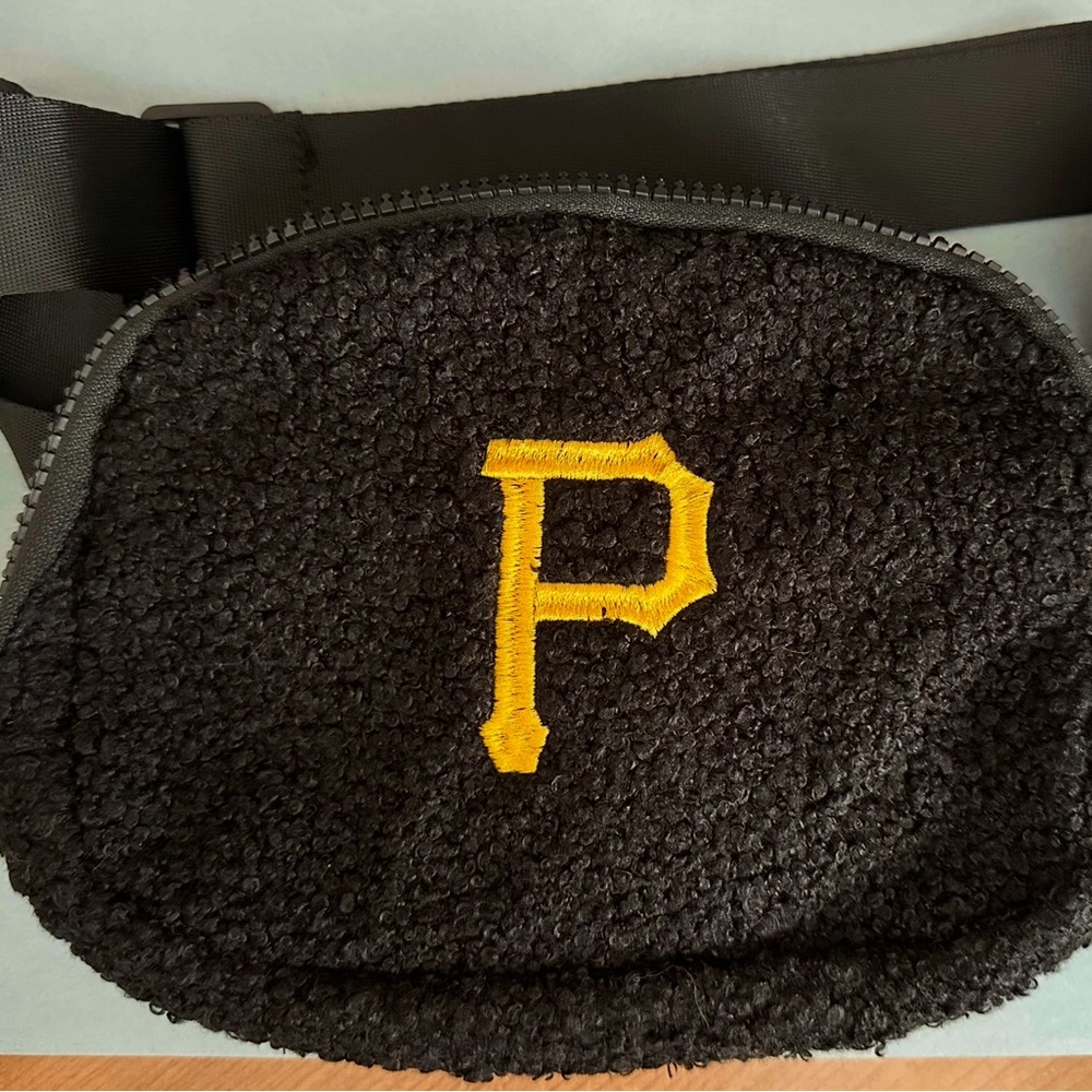 Chic Pittsburgh Pirates Black Fuzzy Purse